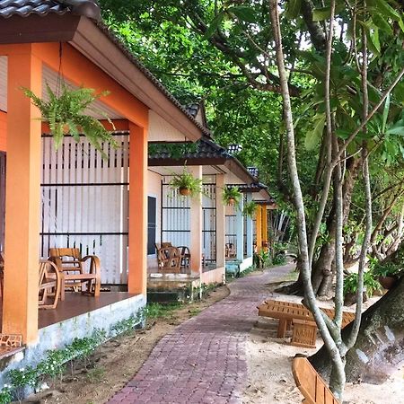 Paradise Beachfront Bungalows Hotell Koh Kradan Exteriör bild