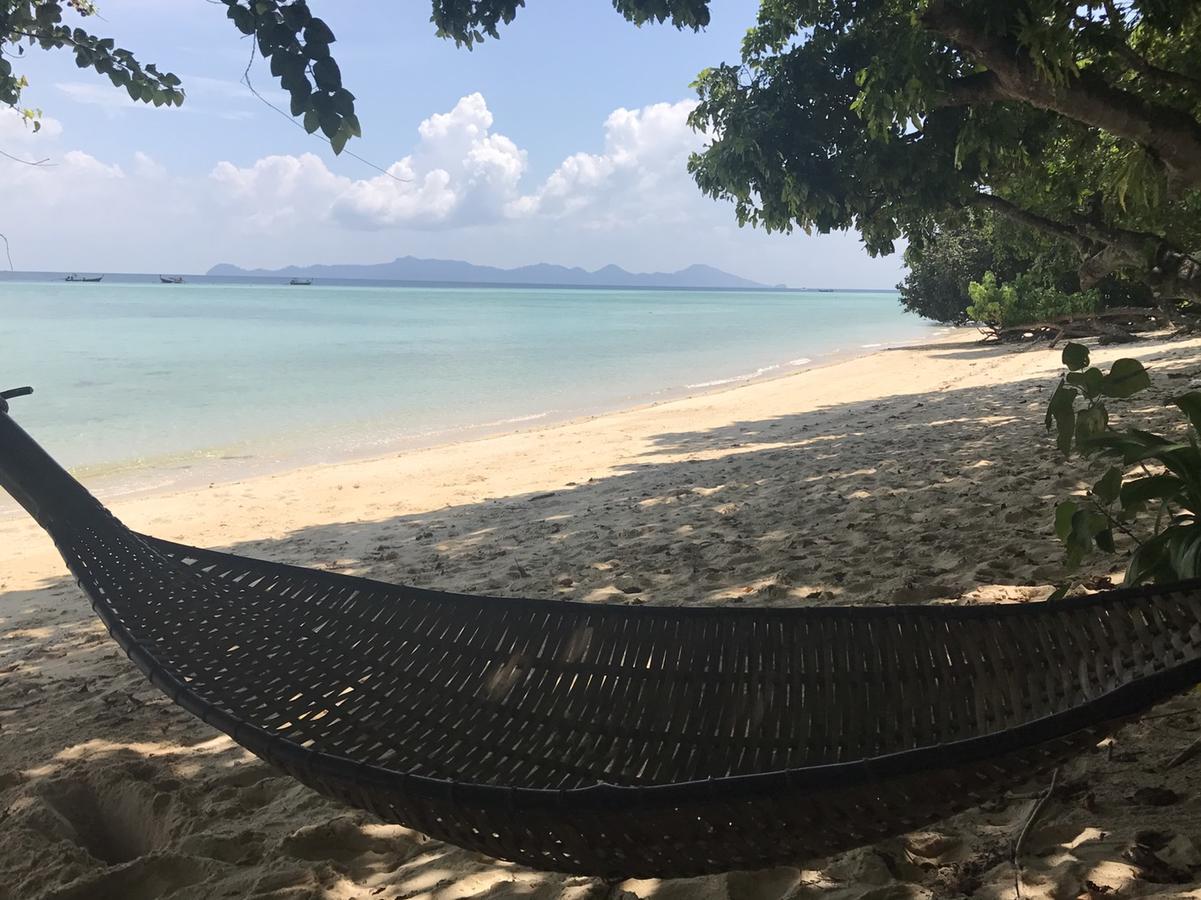 Paradise Beachfront Bungalows Hotell Koh Kradan Exteriör bild